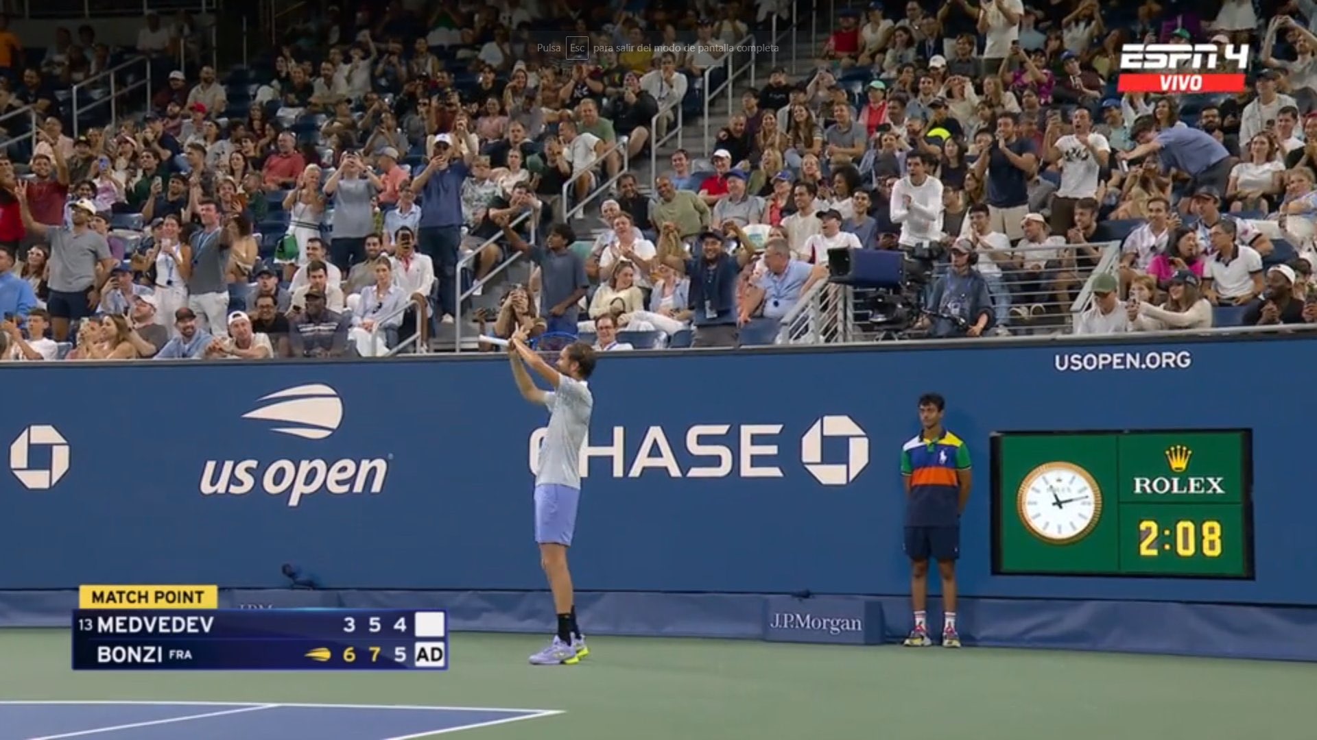 Bonzi Defeats Medvedev After Chaotic 6-Minute Court Delay